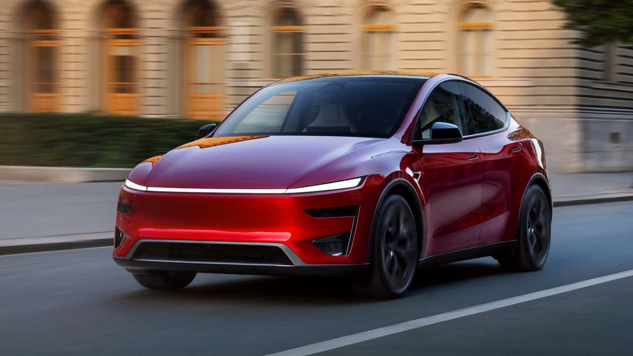 Tesla Model Y Seçim Rehberi: Performance Paketi Gerçekten Fiyat Farkına Değer Mi?